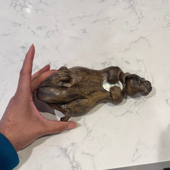 Vintage 70s handcrafted decorative wax sea otter holding an abalone shell - Picture 2 of 10